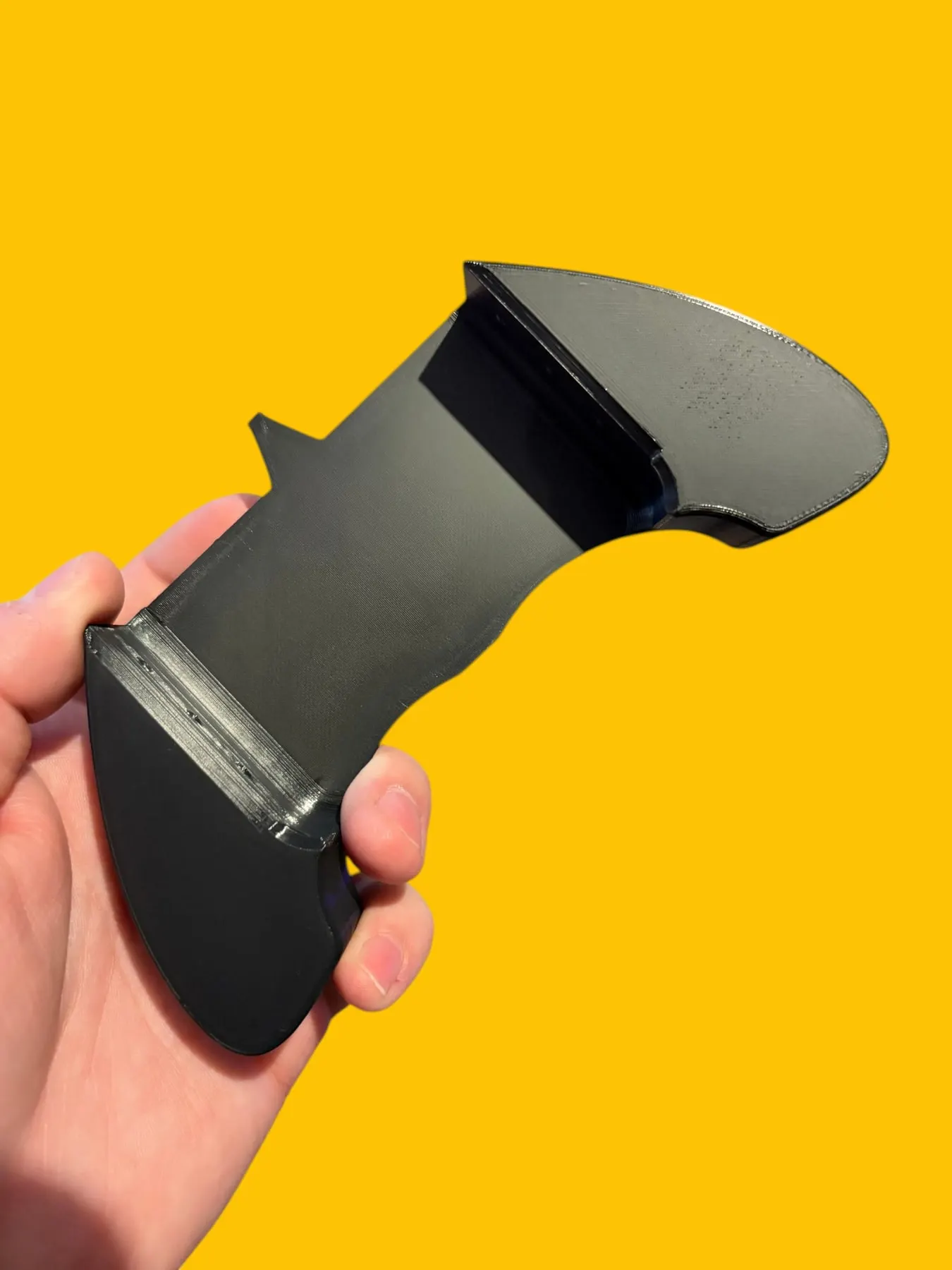 R36S Grip holder — Grip holder pre pohodlnejšie hranie retro hier na open-source konzole R36S.